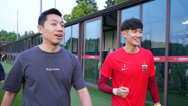 记者里卡多-特雷维萨尼表示：“弗拉霍维奇不是一个问题，而是一个解决方案。